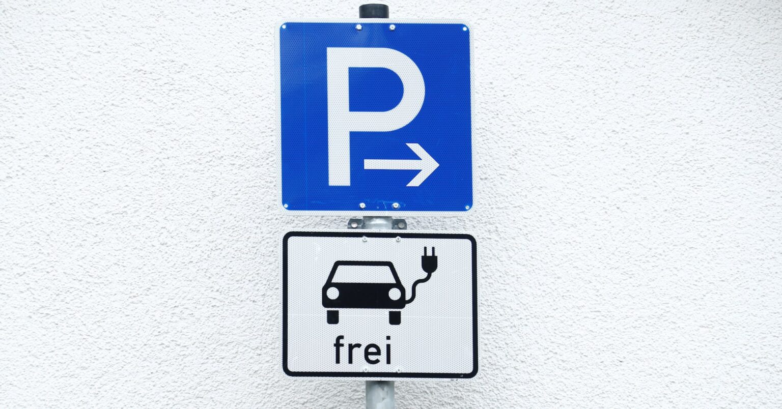 ドイツのＥＶ需要は「自主登録」が押し上げ、業界団体が指摘 | ロイター