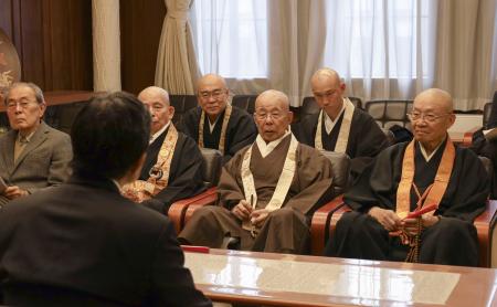 北陸新幹線の見直し求め5万筆 京都仏教会、署名活動報告 | 全国のニュース | 福井新聞ONLINE 北陸新幹線の見直し求め5万筆 京都仏教会、署名活動報告 | 全国のニュース | 福井新聞ONLINE