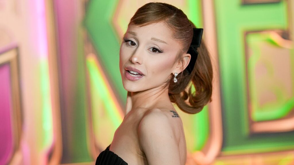 アリアナ・グランデを突撃した迷惑系インフルエンサー、母国オーストラリアへ強制送還 | Vogue Japan