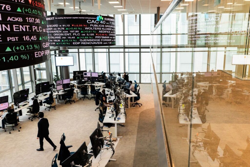 【欧州市況】ウクライナ和平期待で株高－英予算案発表控え英国債反発 - Bloomberg