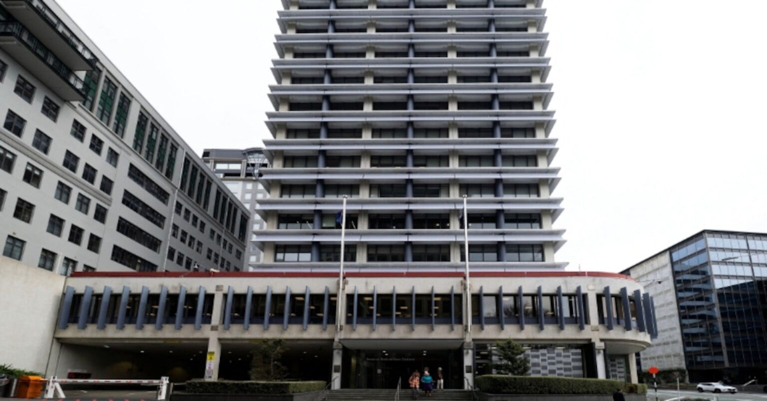 ＮＺ中銀が0.25％利下げ、景気認識改善　緩和終了示唆 | ロイター