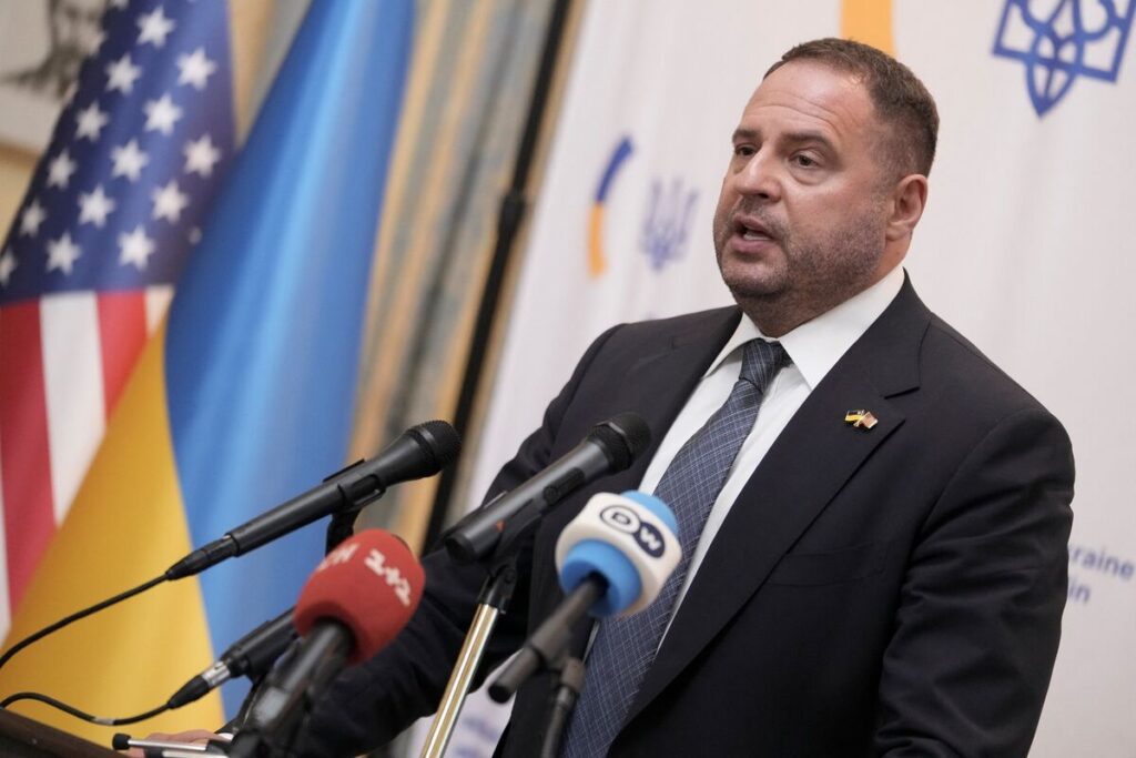 ウクライナ汚職対策機関、ゼレンスキー大統領最側近の自宅を捜索 – Bloomberg ウクライナ汚職対策機関、ゼレンスキー大統領最側近の自宅を捜索 - Bloomberg