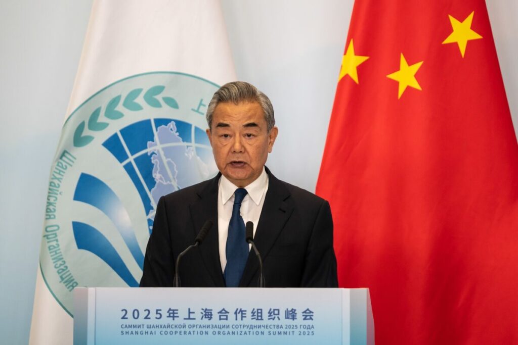 中国外相、台湾巡り英国にも支持要請-対日スタンスを英高官に説明 – Bloomberg 中国外相、台湾巡り英国にも支持要請-対日スタンスを英高官に説明 - Bloomberg