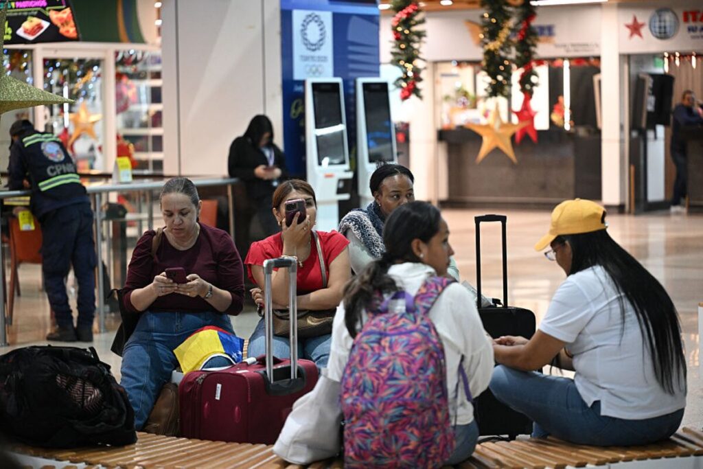 トランプ氏、ベネズエラ空域は閉鎖されたと主張－攻撃への警戒強まる - Bloomberg