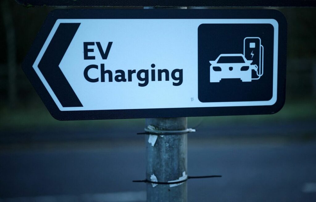 英国がEVに「走行距離税」導入、EV普及に急ブレーキの予感、脱炭素化と財政難の板挟みで揺れる政府(1/6) | JBpress (ジェイビープレス)