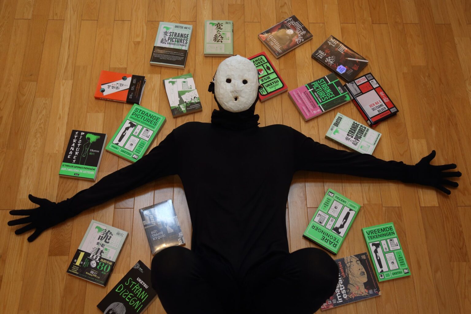 世界36か国で翻訳、雨穴『変な絵』が最終候補にノミネート! イギリス最大級書店 Waterstones 2025年「Book of the Year」結果発表! 最新作『変な地図』は異例65万部突破 世界36か国で翻訳、雨穴『変な絵』が最終候補にノミネート! イギリス最大級書店 Waterstones 2025年「Book of the Year」結果発表! 最新作『変な地図』は異例65万部突破