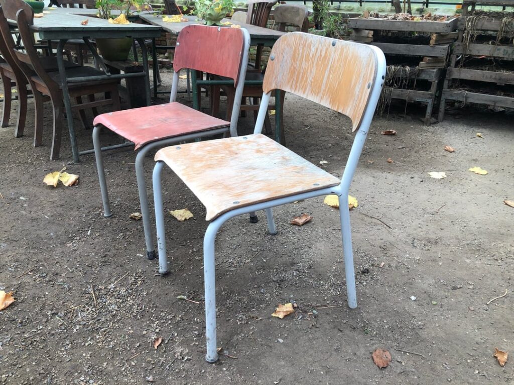 誰かこれらの椅子について教えてもらえますか？もっと買いたいのですが、椅子であるという事実は避けられません。それは難しそうです。
