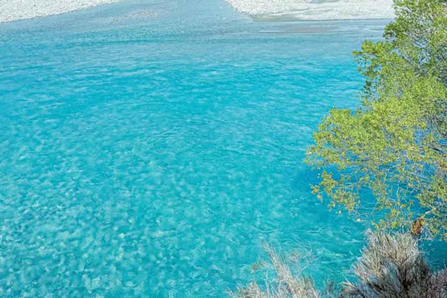 澄み切った川…その奥には驚きの光景が！【写真提供：しき / Shiki（@shiki_pics）さん】