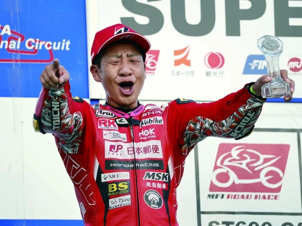 【日本郵便Honda Dream TP】2025 MFJ全日本ロードレース選手権シリーズ 第6戦　SUPERBIKE RACE in OKAYAMA（Webikeプラス）