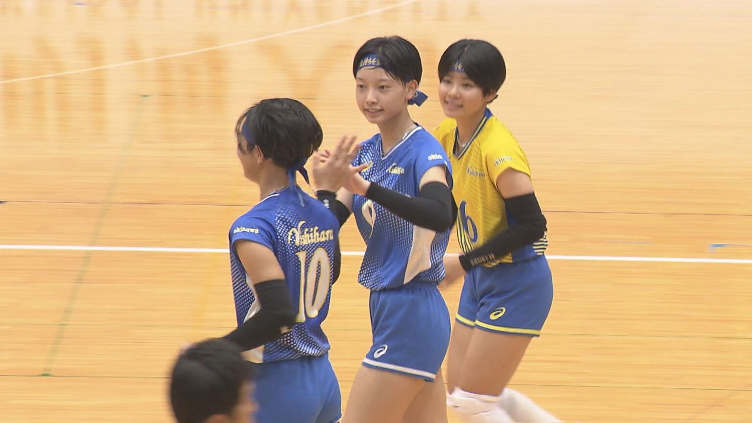 春高バレーかけた県大会決勝　男女とも西原が制す 「沖縄が全国に通用すると証明したい」（RBC琉球放送） - Yahoo!ニュース