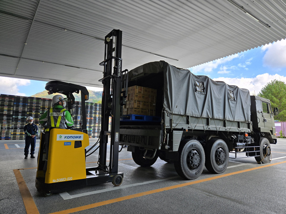 20251107kounoike4 - 鴻池運輸／岡山県で大規模災害に備え物資オペレーション訓練