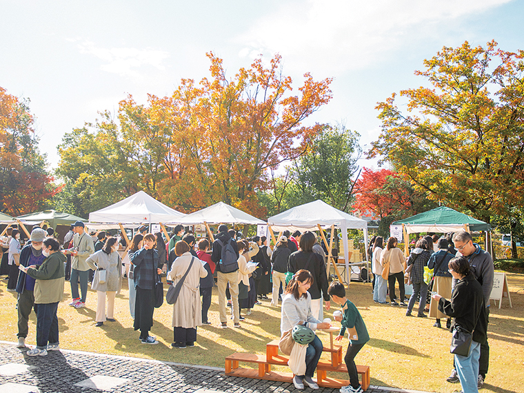 前回開催の様子。当日は、20店舗以上のおいしいグルメ・キッチンカーの出店もある