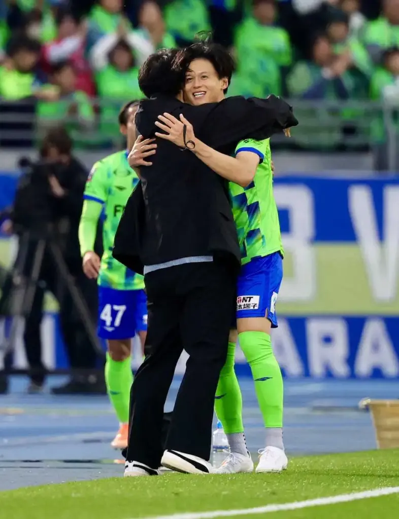 J2降格の湘南が今季最多5発で20戦ぶり勝利　今季限り退任の山口監督「未来への一歩を踏み出さないと」 - スポニチ Sponichi Annex サッカー