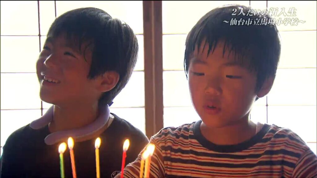 里山の小学校に入学した双子の新入生 1年生は2人だけ のびのびと成長する日常をカメラが追った【カメラマンリポート】（tbc東北放送） - Yahoo!ニュース