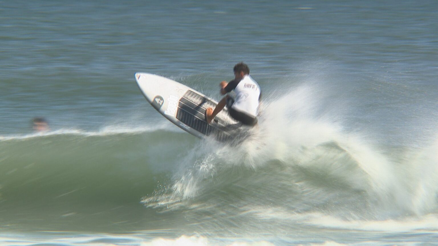 SUPサーフィンで石川・内灘の海から世界へ挑戦 親元を離れサーフショップに下宿する高校生・岩永大生さん（MRO北陸放送） - Yahoo!ニュース