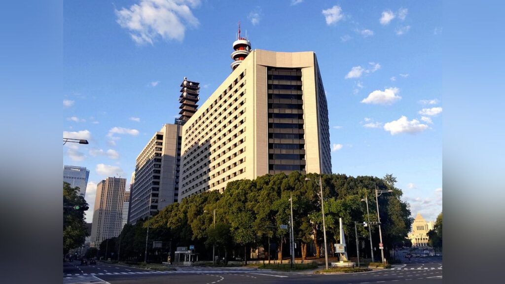 都内の私立中学教員「ペン型カメラで１００回盗撮」「学校内でも撮影」…容疑で逮捕 - 読売新聞オンライン