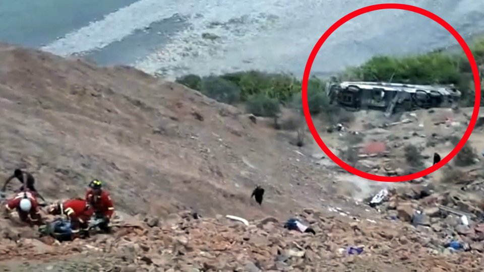 ペルーで長距離バスが谷に転落 200メートル転落37人が死亡（AP通信） - Yahoo!ニュース