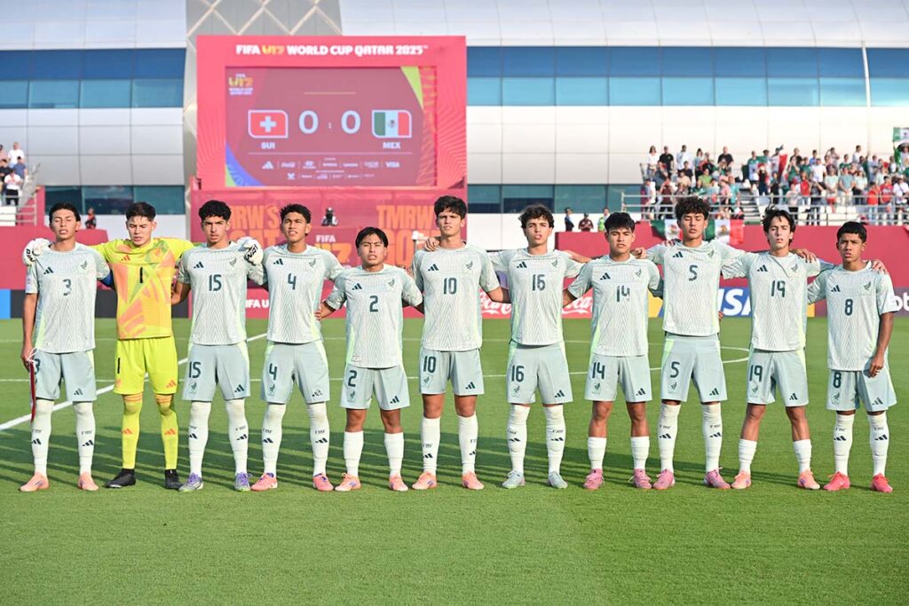 ともに歓喜！ U-17サッカー日本代表、U-17メキシコ代表のグループリーグ突破を祝福！ 3位で決勝トーナメントへ - Yahoo!ニュース