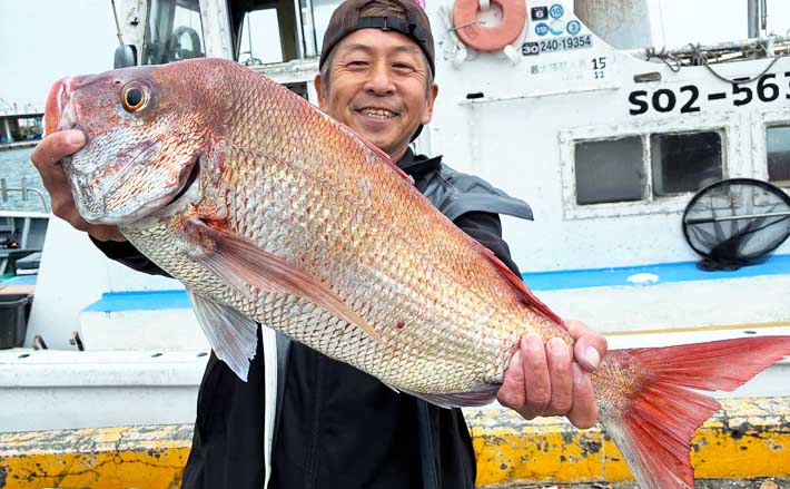 【沖釣り釣果速報】良型マダイに2kg超浮上!五目釣りでヒメダイ・ハチビキなど多彩にヒット(愛知・静岡) | TSURINEWS 【沖釣り釣果速報】良型マダイに2kg超浮上!五目釣りでヒメダイ・ハチビキなど多彩にヒット(愛知・静岡)