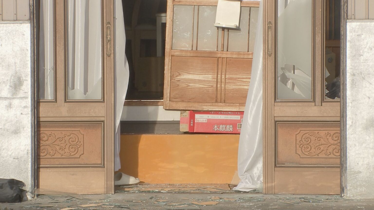 栃木・小山市の強盗傷害事件で新たに男2人を逮捕 栃木県警 住人女性は全治3か月の重傷(TBS NEWS DIG Powered by JNN) 栃木・小山市の強盗傷害事件で新たに男2人を逮捕 栃木県警 住人女性は全治3か月の重傷(TBS NEWS DIG Powered by JNN)