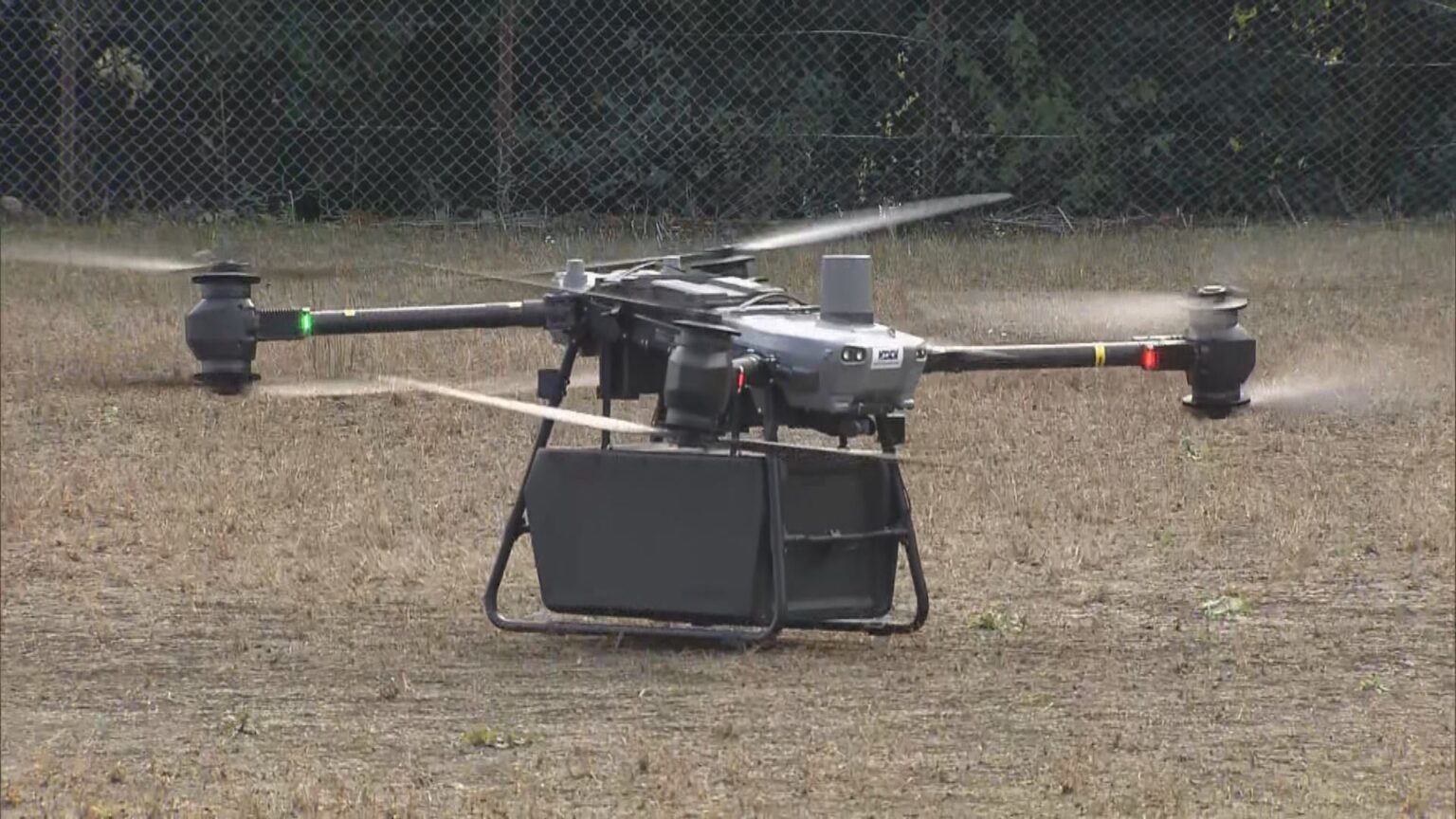 ドローンを使って「燃料」などの物資運ぶ実証調査 南海トラフ巨大地震などの災害時に山間部で集落が孤立したことを想定 三重・いなべ市(CBCテレビ) – Yahoo!ニュース ドローンを使って「燃料」などの物資運ぶ実証調査 南海トラフ巨大地震などの災害時に山間部で集落が孤立したことを想定 三重・いなべ市(CBCテレビ) - Yahoo!ニュース