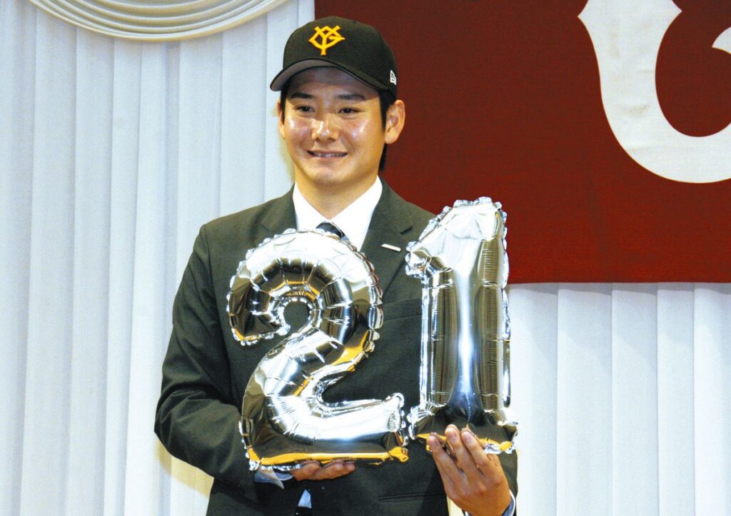 巨人1位・竹丸和幸、目標は明確、「打倒サトテル」、「満員東京ドーム」、「貯金5」ポーカーフェースで口数も少ない左腕が問いかけに即答（中日スポーツ） - Yahoo!ニュース