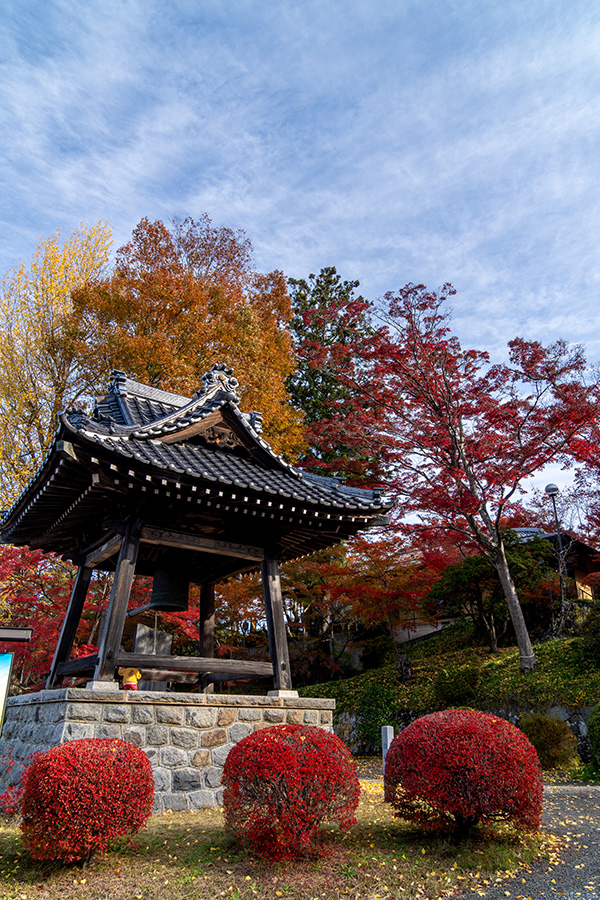 お寺の入り口には鐘撞堂