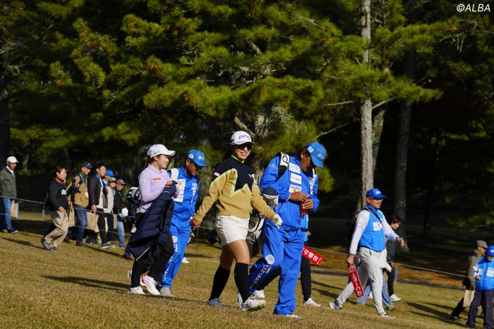 <速報>国内女子は最終日最終組がティオフ 年間女王・佐久間朱莉はパー発進(ゴルフ総合サイト ALBA Net) – Yahoo!ニュース <速報>国内女子は最終日最終組がティオフ 年間女王・佐久間朱莉はパー発進(ゴルフ総合サイト ALBA Net) - Yahoo!ニュース