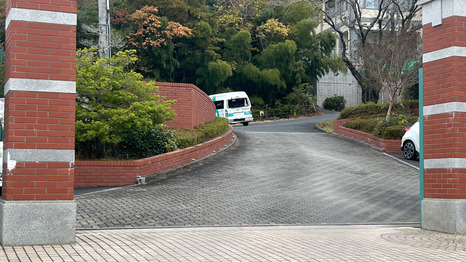 介護施設の敷地内で送迎車2台が衝突　施設利用者の85歳女性が死亡　栃木・足利市（TBS NEWS DIG Powered by JNN）