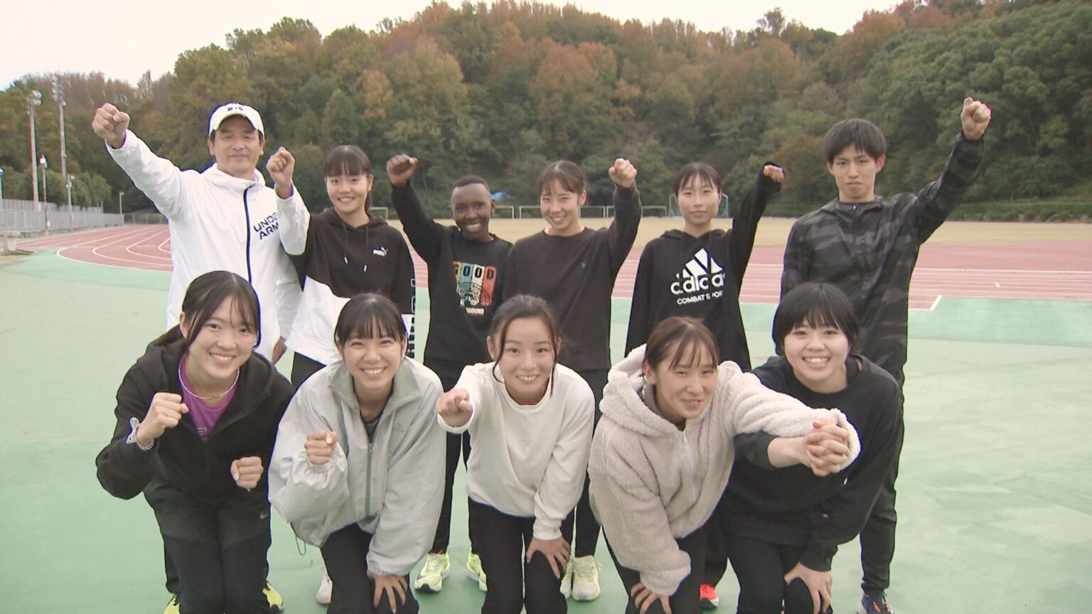 創部10年目 悲願のクイーンズ駅伝初出場へ 愛媛銀行女子陸上部 新戦力にケニア人選手! 寮母と“オリンピアン”マネージャーらもサポート 少数精鋭8人で臨む大舞台の裏側（あいテレビ）