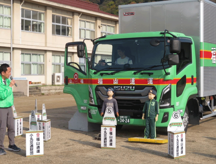 福山通運/岡山県の笠岡市立神島外中学で交通安全教室開催 20251127fukutsu1 - 福山通運/岡山県の笠岡市立神島外中学で交通安全教室開催