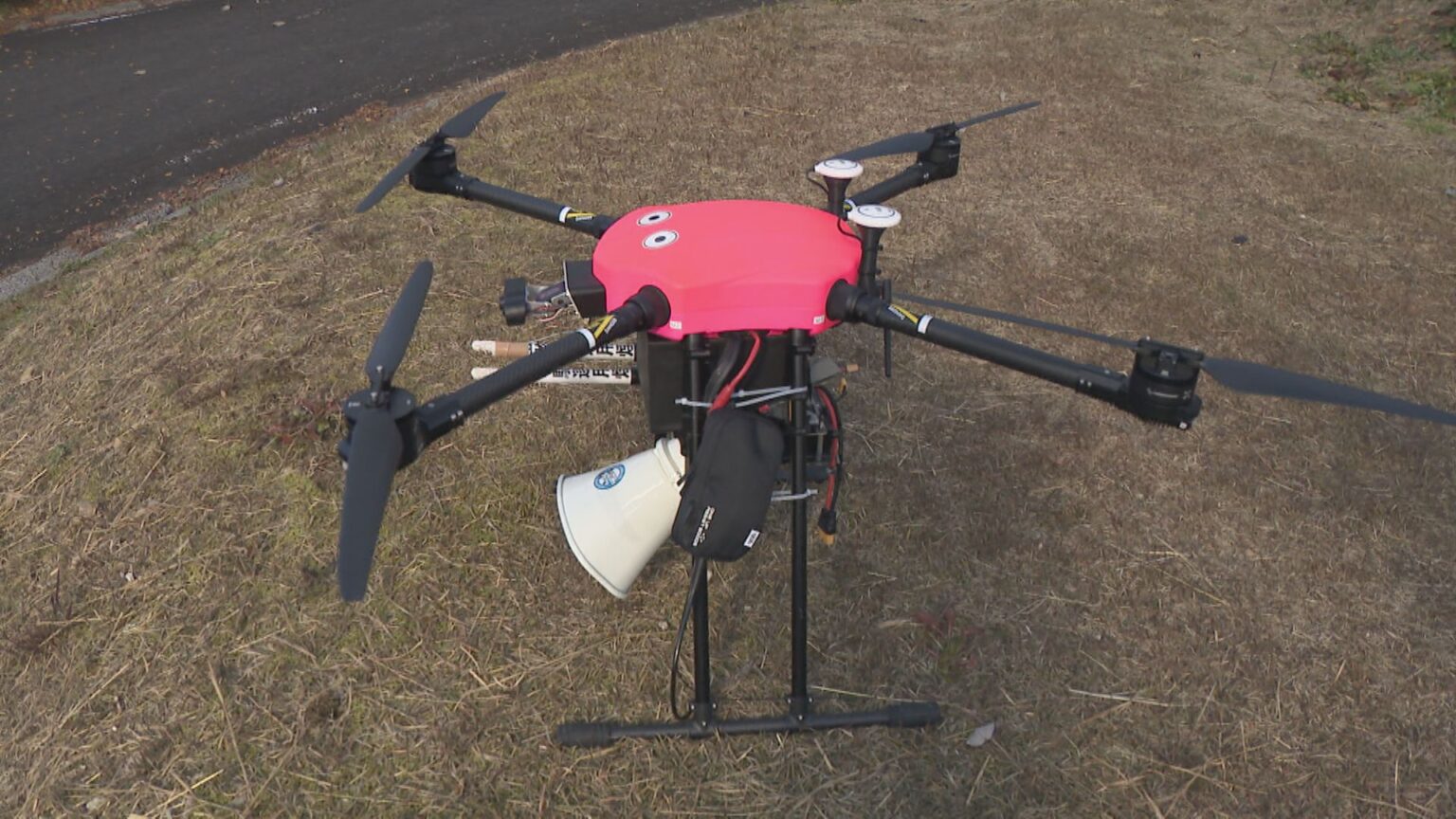 相次ぐクマ被害 ドローンから「ワンワン!」 スピーカーで嫌がる音を流し山へ… 岐阜・中津川市で“追い払い” 過去に実施した飛騨市では出没頻度が3分の1以下に減少(CBCテレビ) 相次ぐクマ被害 ドローンから「ワンワン!」 スピーカーで嫌がる音を流し山へ… 岐阜・中津川市で“追い払い” 過去に実施した飛騨市では出没頻度が3分の1以下に減少(CBCテレビ)