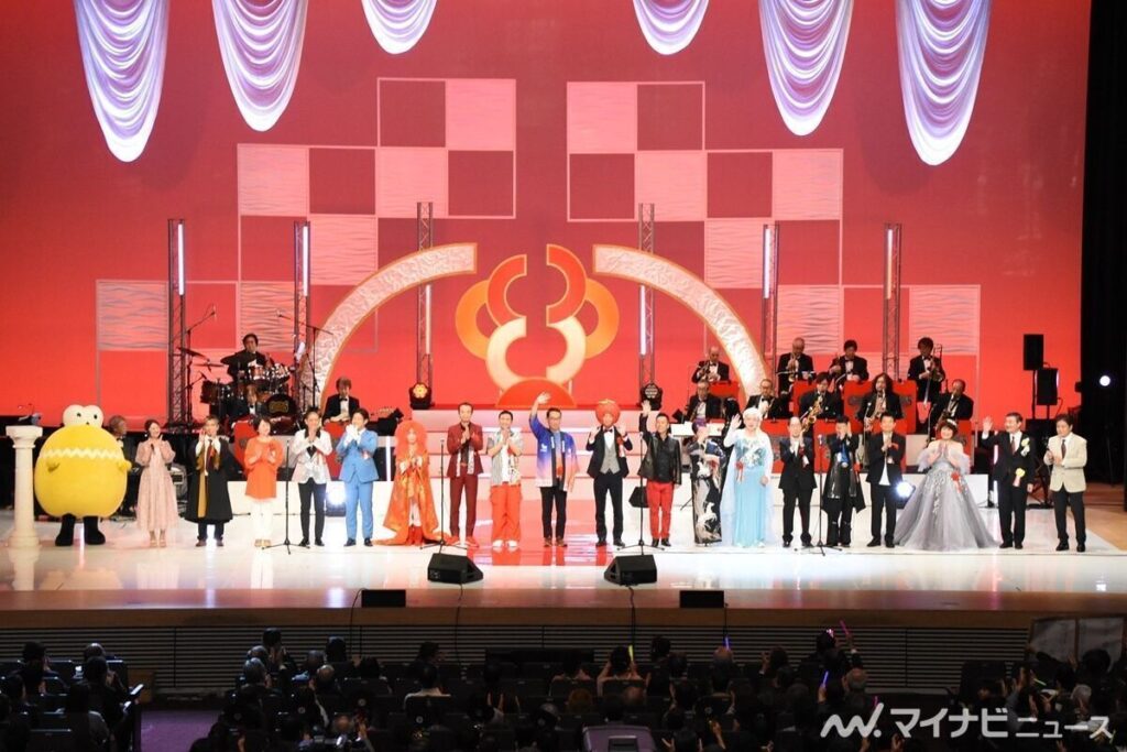 “埼玉の奇祭” 桶川市長が2年ぶりの本気扮装で会場沸く 『第34回埼玉政財界人チャリティ歌謡祭』（マイナビニュース） - Yahoo!ニュース