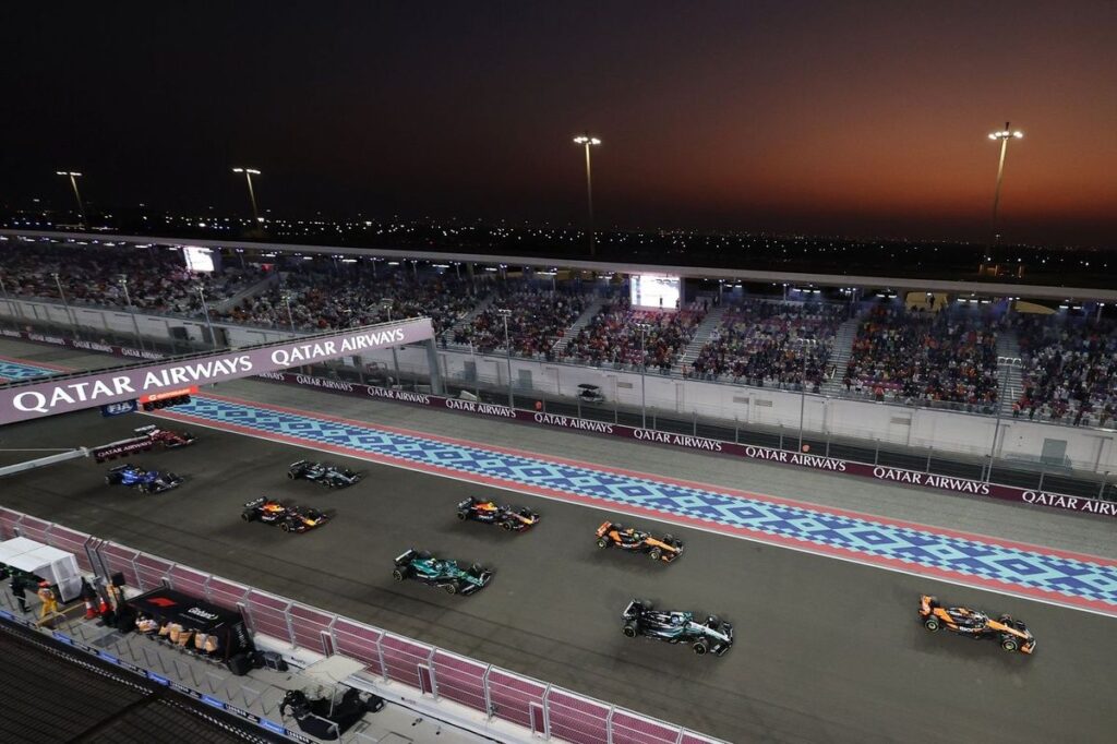 F1カタールGPスプリント速報｜角田裕毅がフェルスタッペンを完璧サポートし5位フィニッシュ。ピアストリが完勝 - Yahoo!ニュース