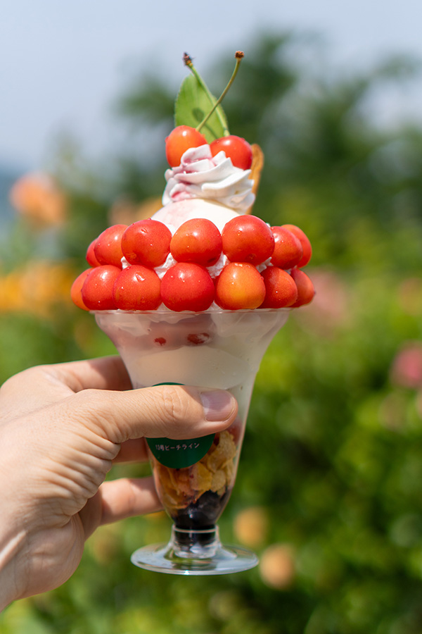 さくらんぼパフェ