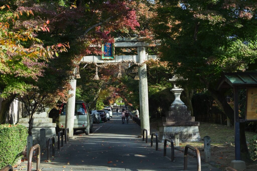 比叡山の麓の街中にある［鷺森神社］で自然と触れ合う | Leaf KYOTO