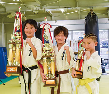 カラテドリームフェス全国大会　新極真会和歌山支部　10選手が優勝など活躍 | ニュース和歌山