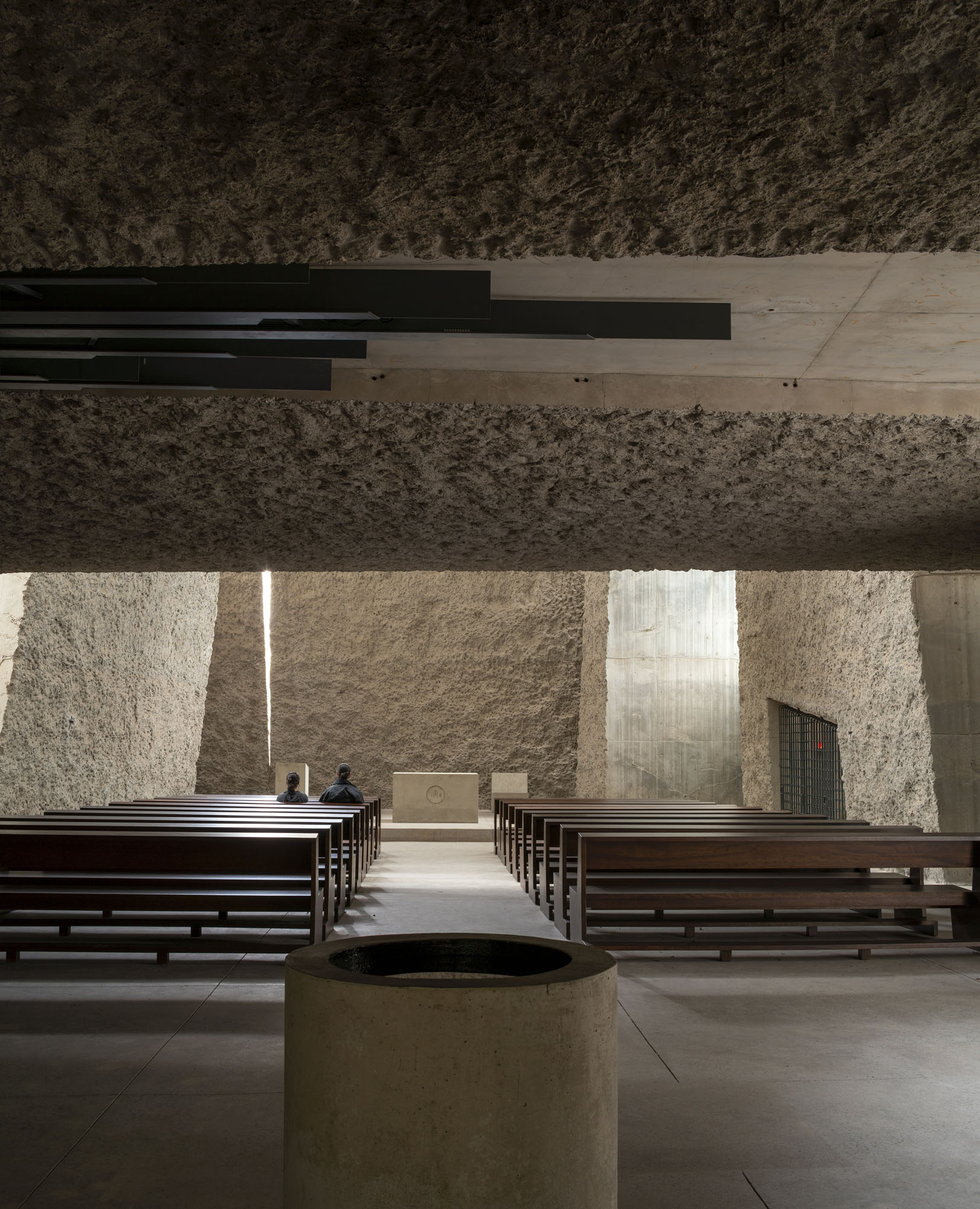 〈ラス・チュンベラス聖贖罪者教会・コミュニティセンター(The Holy Redeemer Church and Community Centre of Las Chumberas)〉フェルナンド・メニス(Fernando Menis)