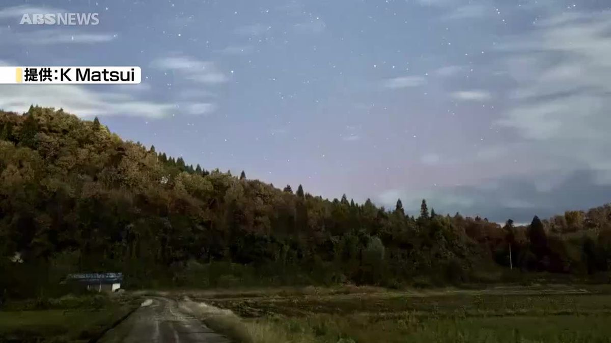 【提供画像】大仙市神宮寺でオーロラとみられる様子を撮影 北の空の一部が赤く色づく 12日午後8時半すぎ 秋田