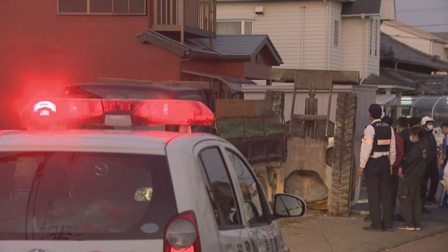 アパート解体現場でショベルカーが倒れる　男性作業員が下敷きになり死亡　トラックに積み込もうとした際にバランス崩したか　和歌山市杭ノ瀬