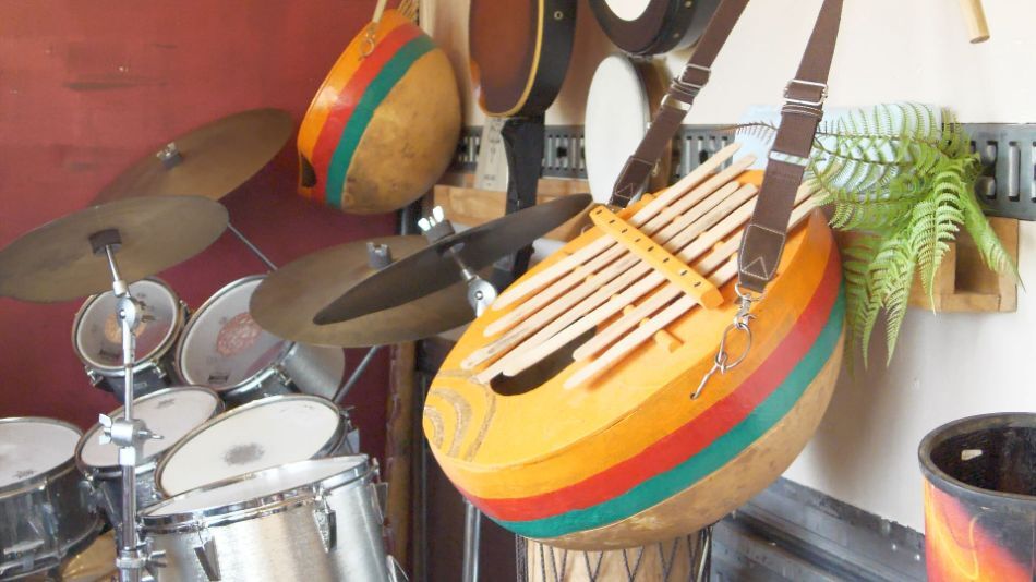 不思議なテーマパークを発見！？アフリカの民族楽器をプロと演奏！ …Meguru Zero Waste Café（金バク！2025年11月21日OA）