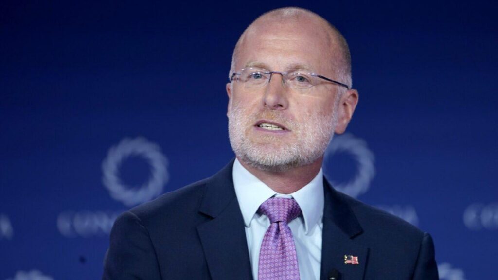 「ノーはどうか」：FCC長官ブレンダン・カー氏、ニュース歪曲捜査をやめないと語る