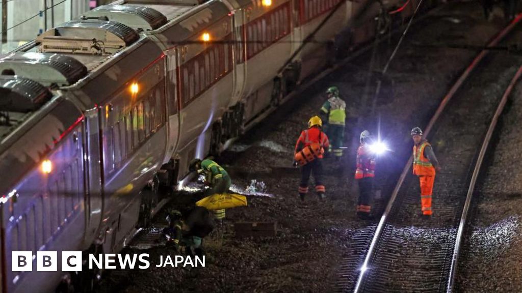 イギリス中部の列車内で複数人刺される　殺人未遂容疑で2人逮捕　 - BBC