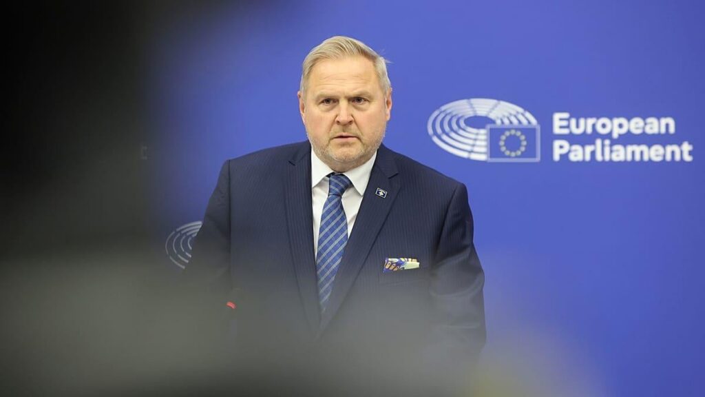 「アメリカ人はプーチン大統領の言うことをすべて信じている」と欧州議会議員と元将軍がユーロニュースに語る