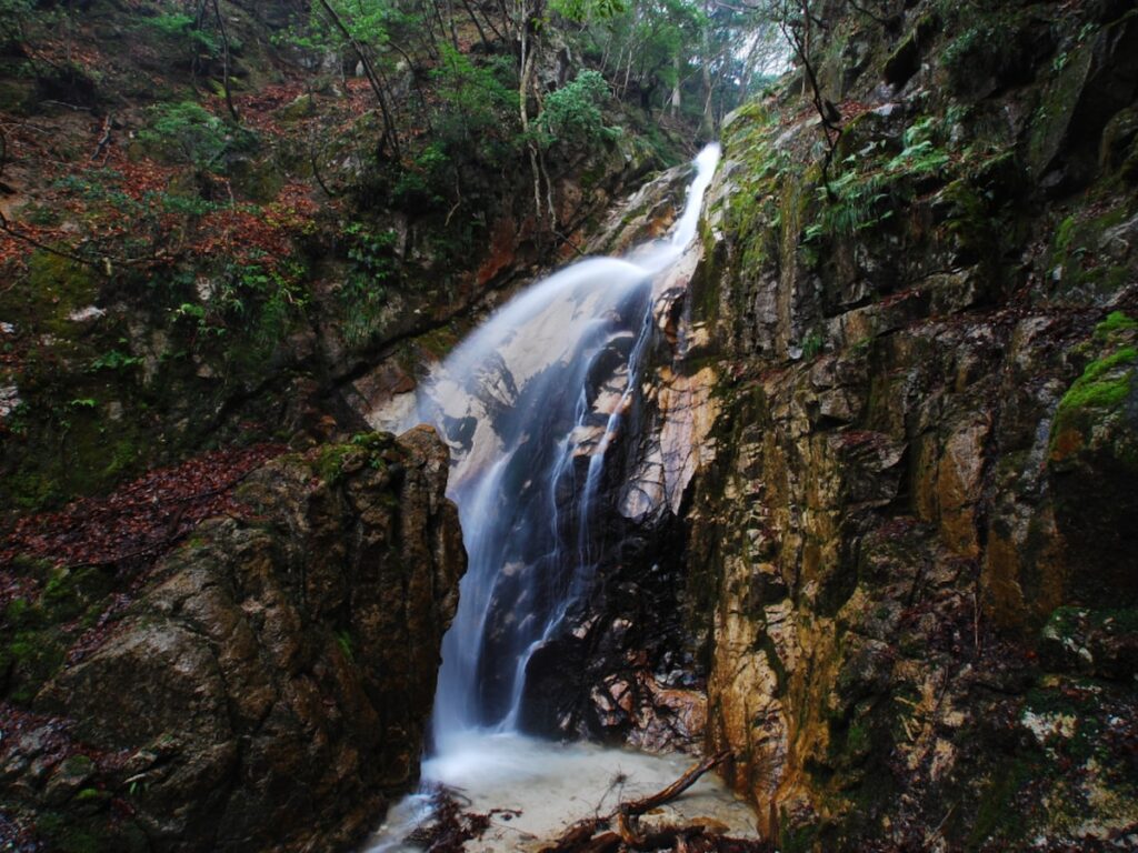 滋賀県で「秋に行きたい滝」ランキング！ 3位「神爾の滝」を抑えた同率1位は？ 【2025年調査】 - All About ニュース