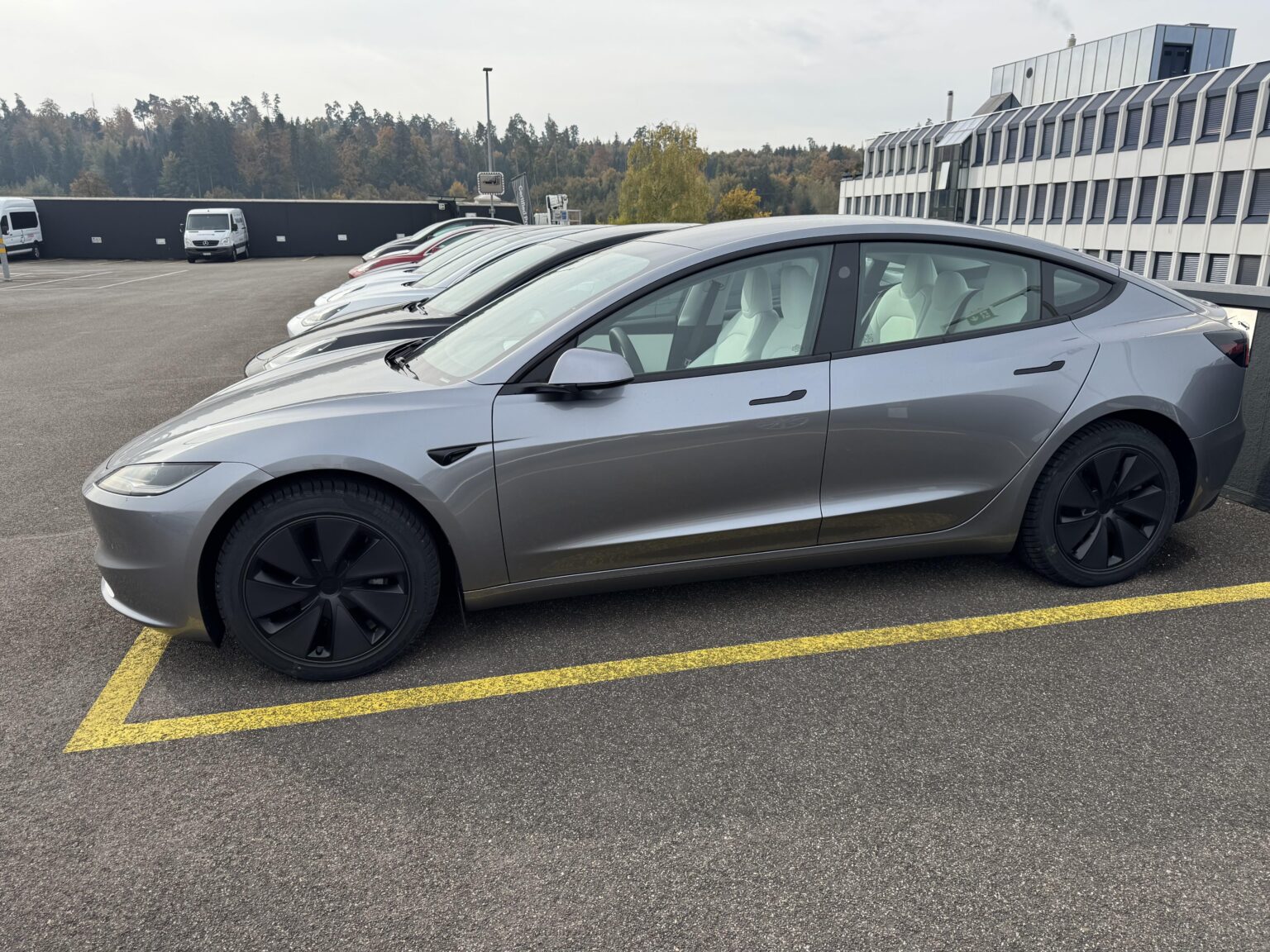 Tesla Model 3 を個人的にレンタルする場合 – 何を考慮する必要がありますか?
