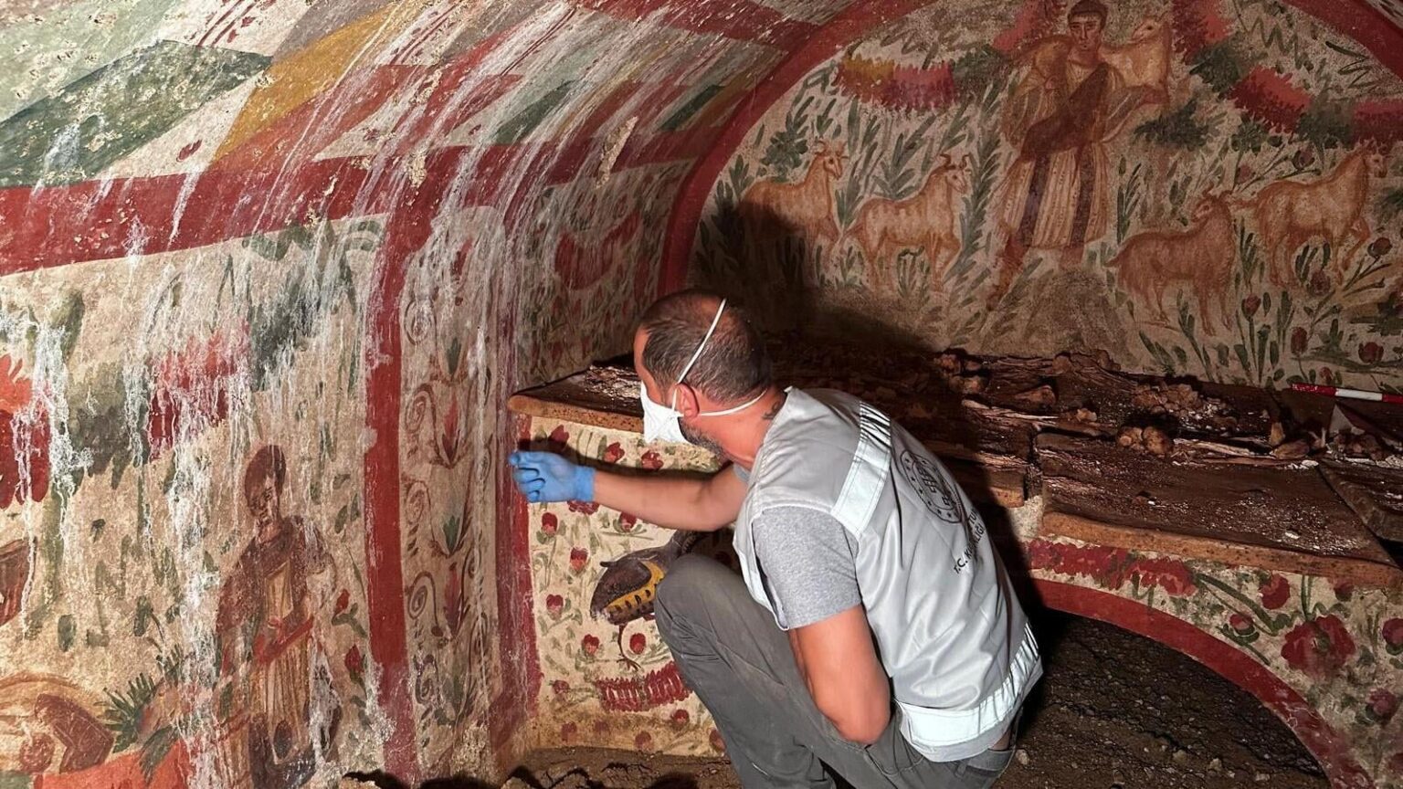 トルコ、ローマ法王の訪問中に珍しい古代キリスト教のフレスコ画を公開