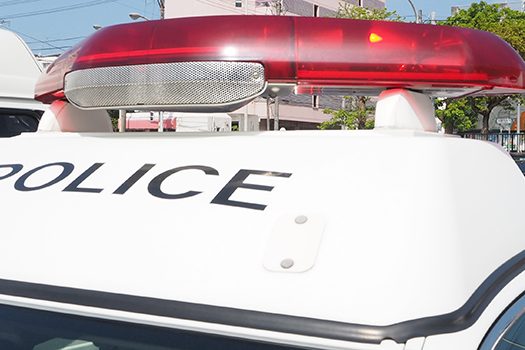 アーケードの屋根に無断で登る　建造物侵入の容疑で女を逮捕　沖縄署