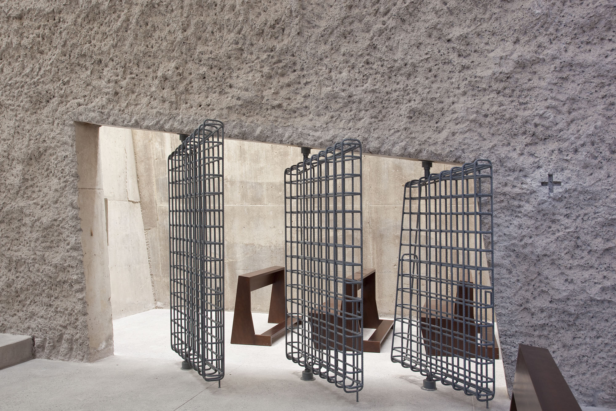 〈ラス・チュンベラス聖贖罪者教会・コミュニティセンター(The Holy Redeemer Church and Community Centre of Las Chumberas)〉フェルナンド・メニス(Fernando Menis)