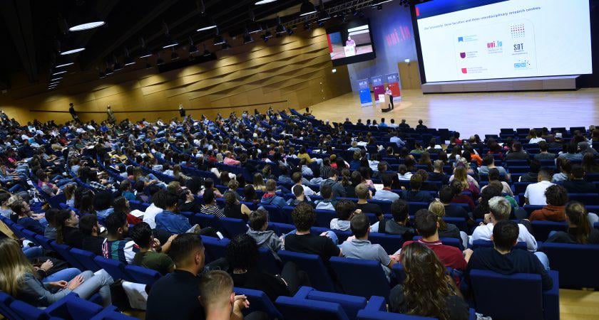 「嫌がらせ」「職権乱用」ルクセンブルク大学の不安を証言